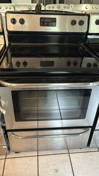 Electric Stove with Oven-(Mckeesport)