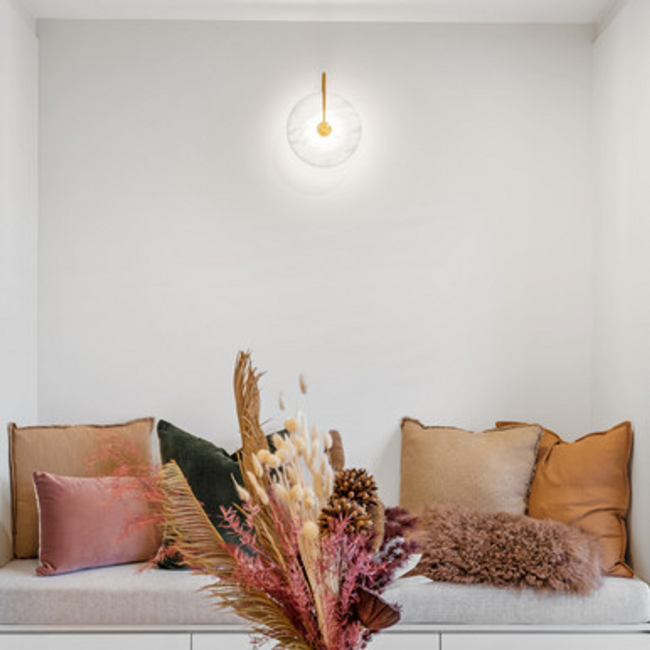 Alabaster wall light with brass trim