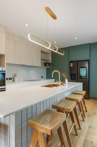 Brass 1.8m linear bar pendant