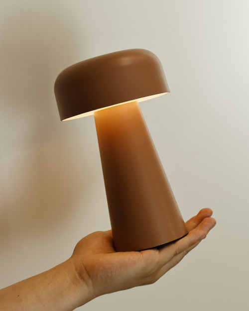 Mushroom style table lamp in cognac brown Mushroom style table lamp in cognac brown