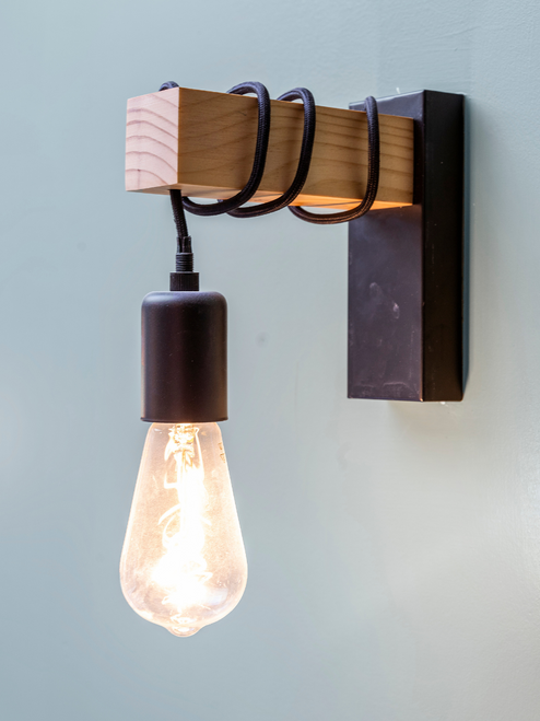 Black wall light with oak-look wood bar