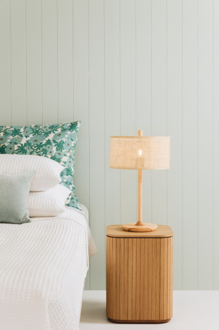 Natural table lamp with woven shade