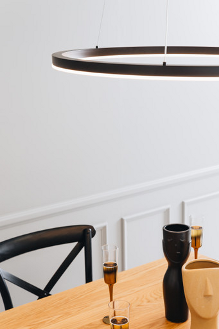 Black circular pendant Black circular pendant