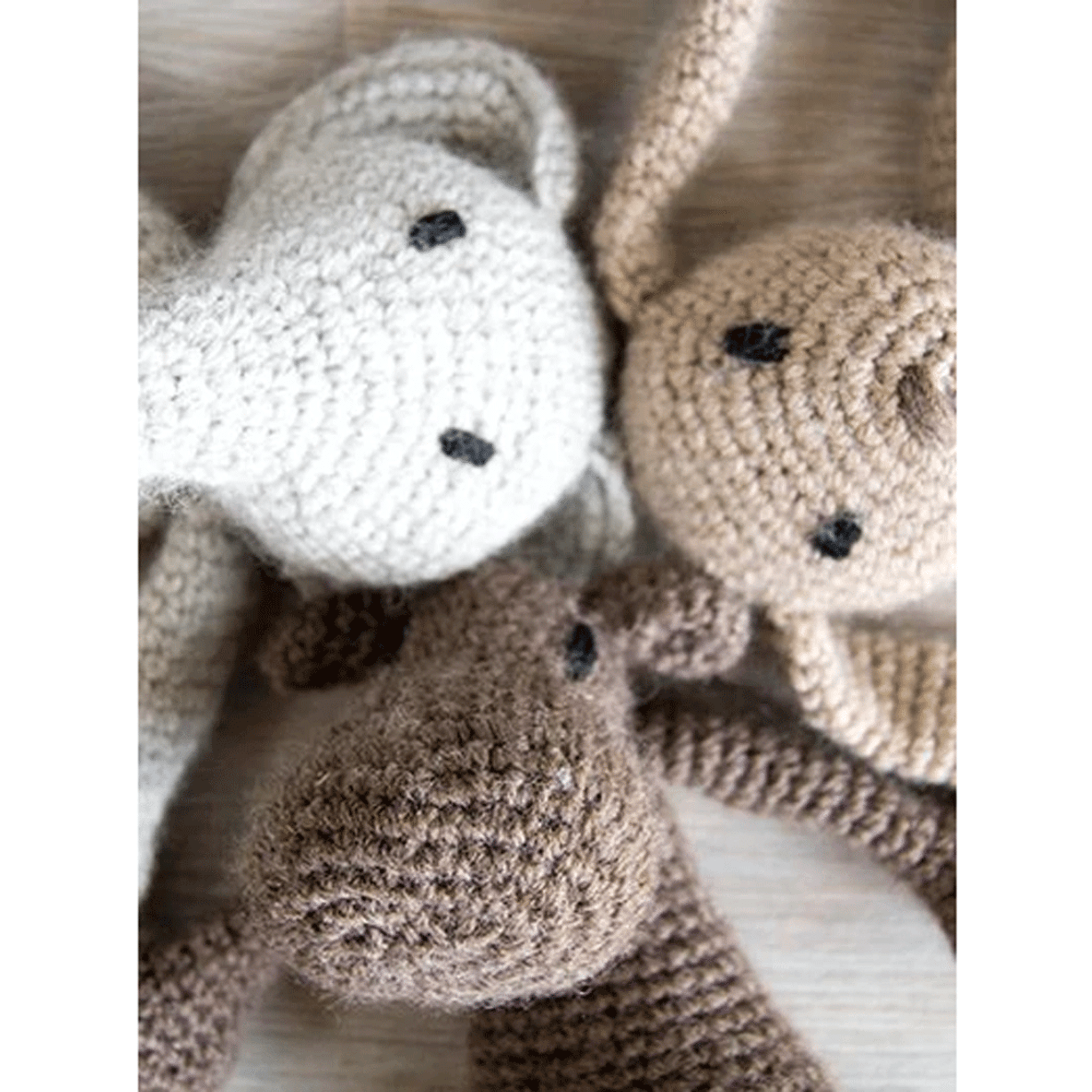 Complete Beginner Crochet Set Rabbit All in Learn to Crochet Stuffed Animal Crochet Craft Starter Pack for Adults Gift Light Gray, Size: 18 cm