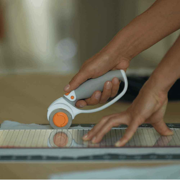 Fiskars Rotary Cutter 45mm | easy blade change | Titanium 