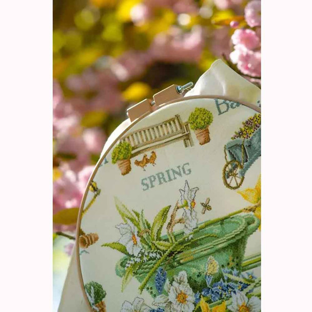 Lanarte | Evenweave Counted Cross Stitch Kit | Spring in the Garden