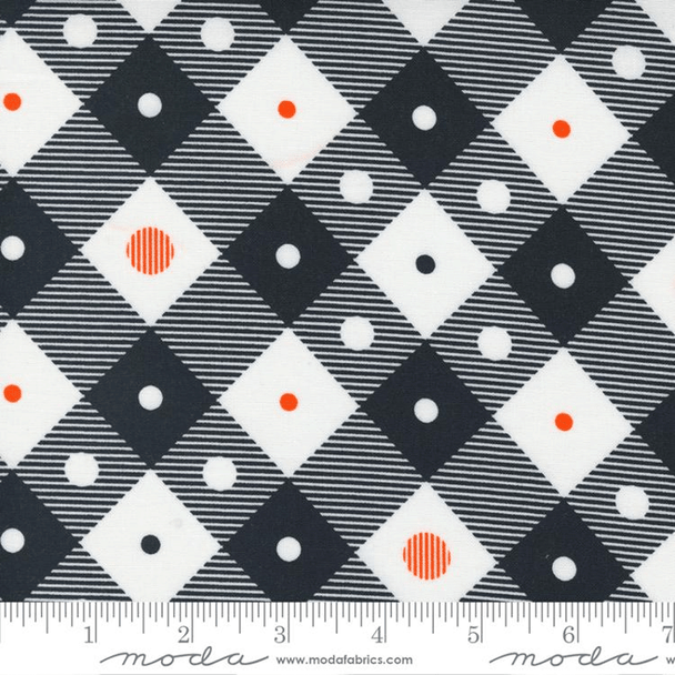 Too Cute to Spook | Me & My Sister | Moda Fabrics | 22425-11 - Black Cat