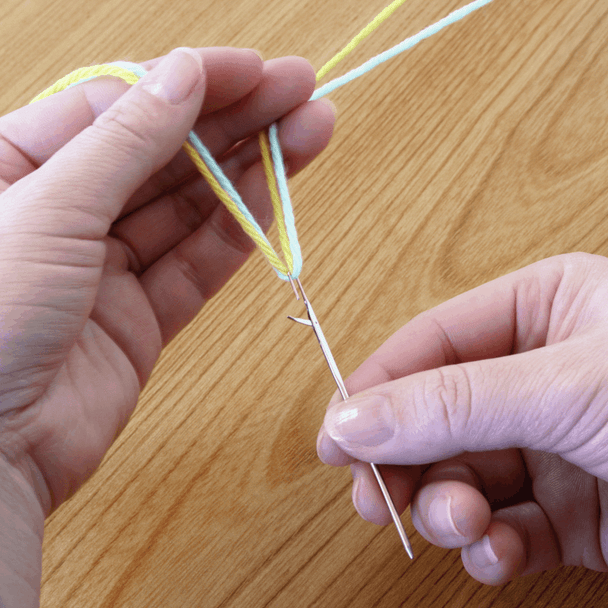 Clover | Hand Sewing Needles | Darning with Latch Hook Eye | 2pcs