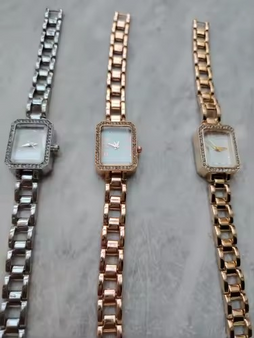 Chic Sparkle – Square Full Diamond Digital Quartz Watch