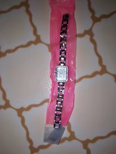 Chic Sparkle – Square Full Diamond Digital Quartz Watch