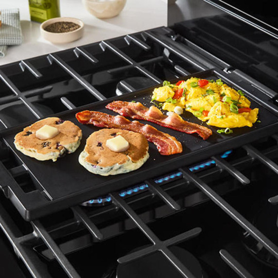Whirlpool® 30-inch Smart Gas Range with True Convection, Steam/Self Cleaning, Rapid Preheat 5.3 CuFt Capacity WFGS7530RB