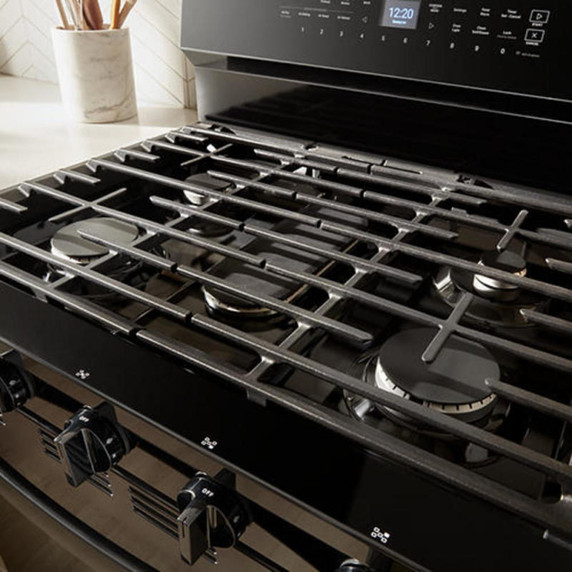 Whirlpool® 30-inch Smart Gas Range with True Convection, Steam/Self Cleaning, Rapid Preheat 5.3 CuFt Capacity WFGS7530RB