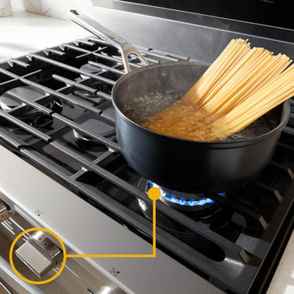 Whirlpool® 30-inch Smart Gas Range with True Convection, Steam/Self Cleaning, Rapid Preheat 5.3 CuFt Capacity WFGS7530RB