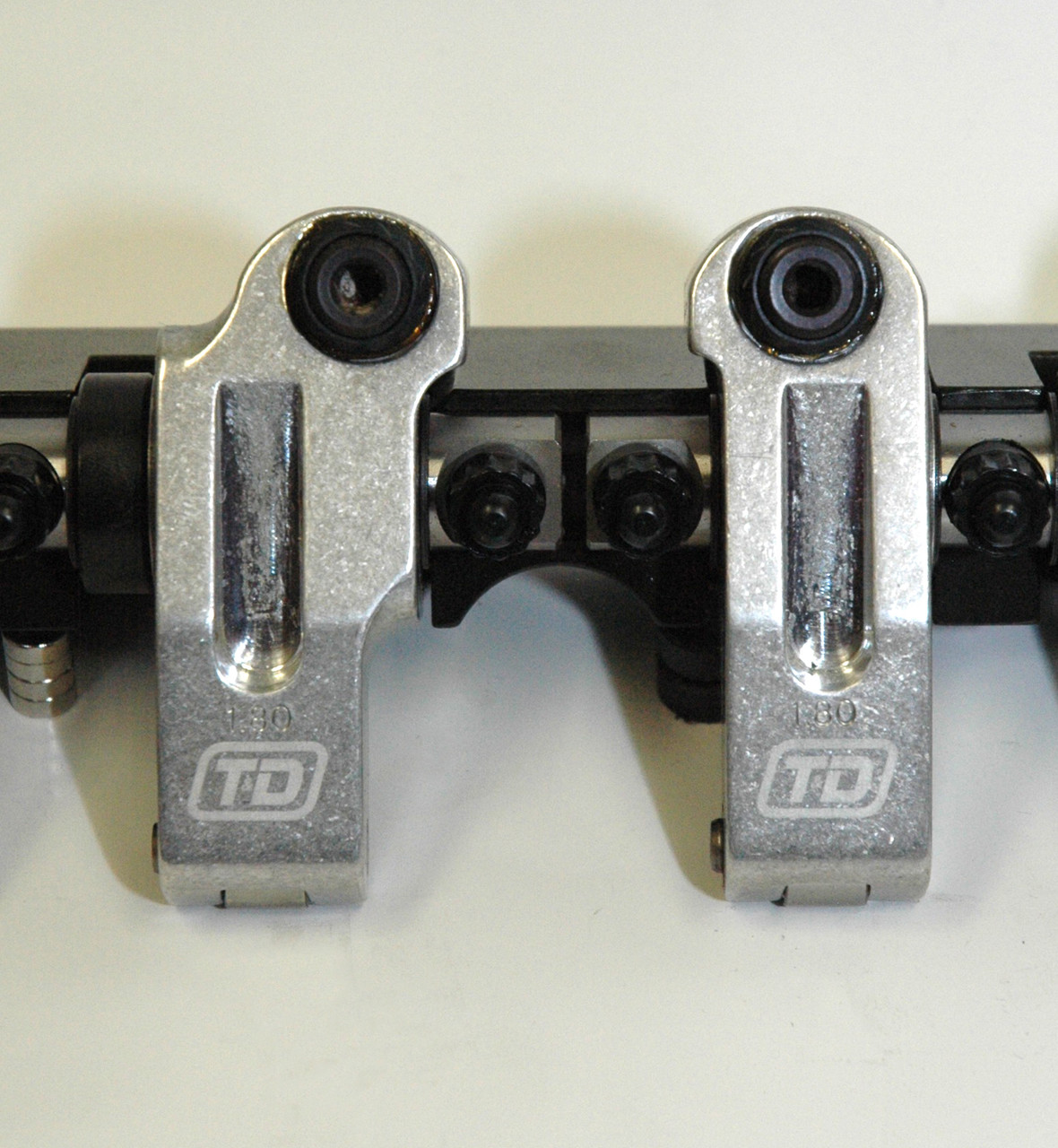 T&D Shaft Rockers - SB Ford - Edelbrock Victor