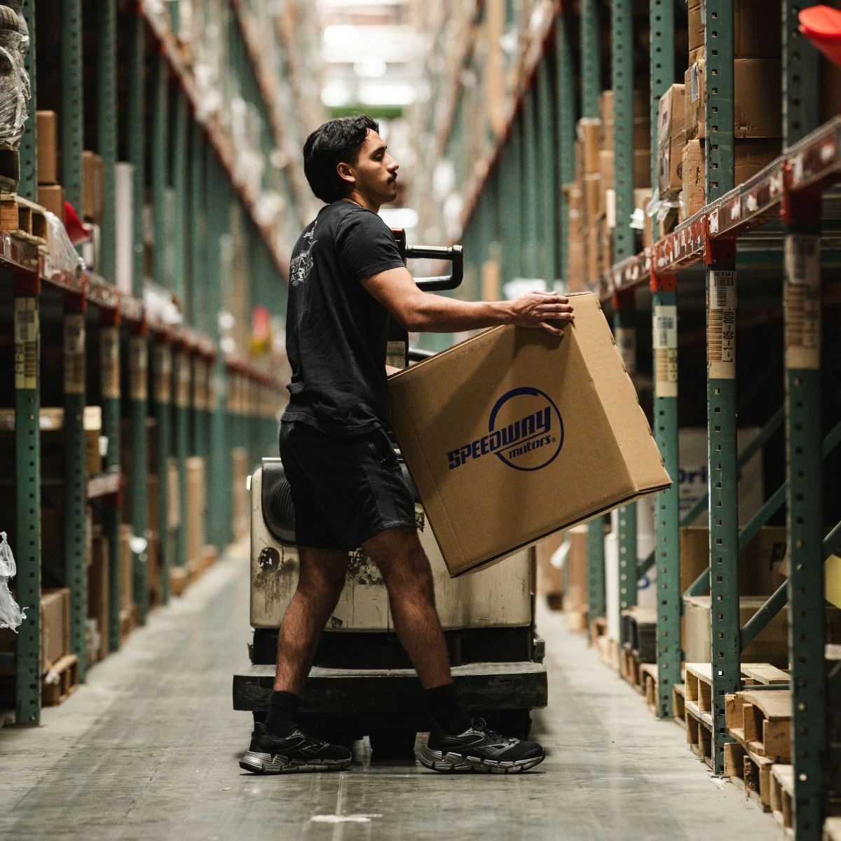 rb3041-floatzig2work-reebok-img-11-square.jpg Male worker stocking warehouse shelves wearing work shoes in style RB3041.