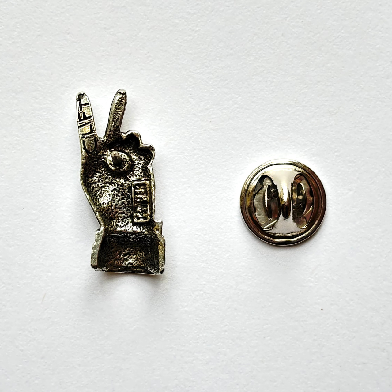 Victory / peace hand sign pewter lapel pin - America's National