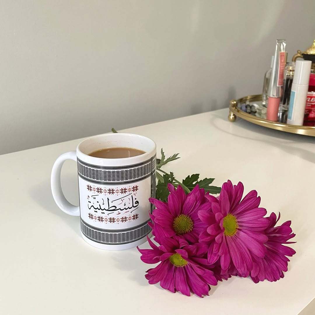 Palestinian mug with flowers