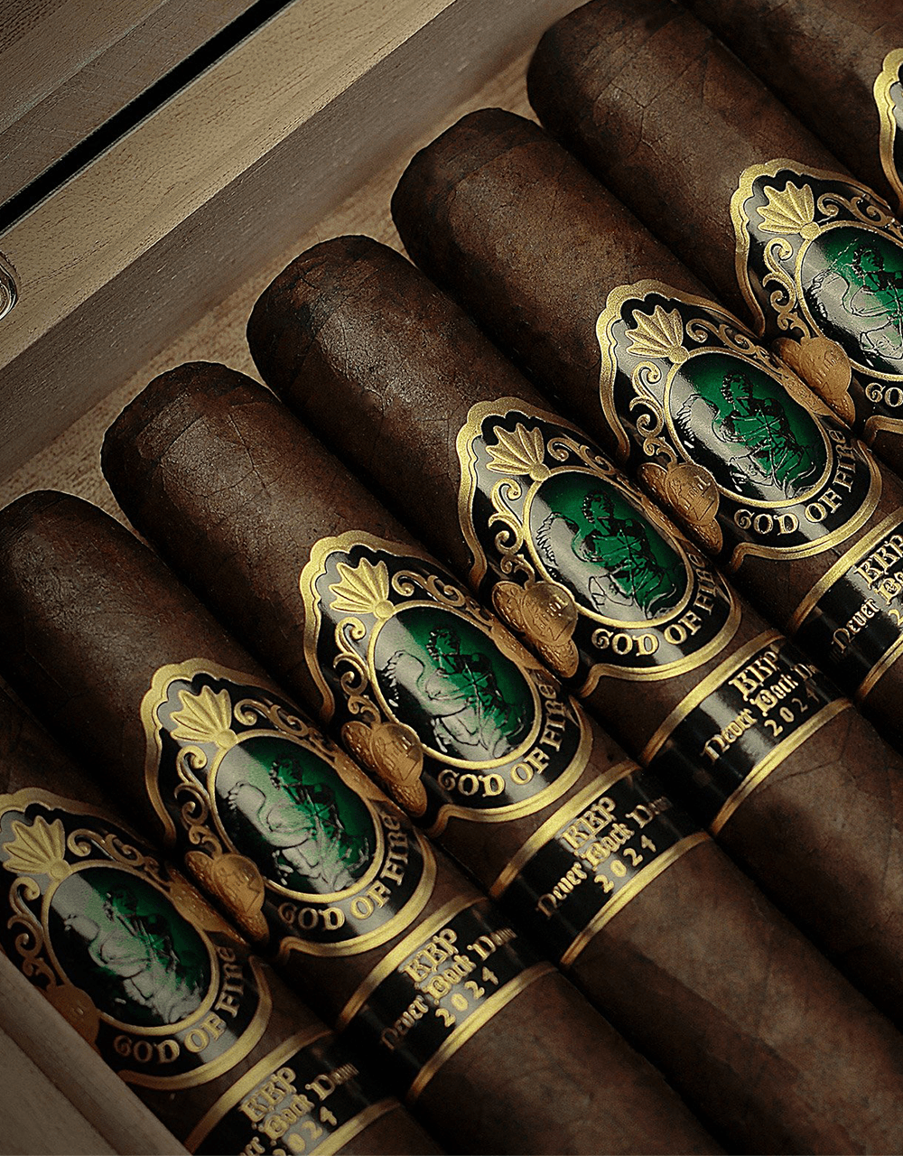 God of Fire KKP Never Back Down Gran Toro 56 Box Open