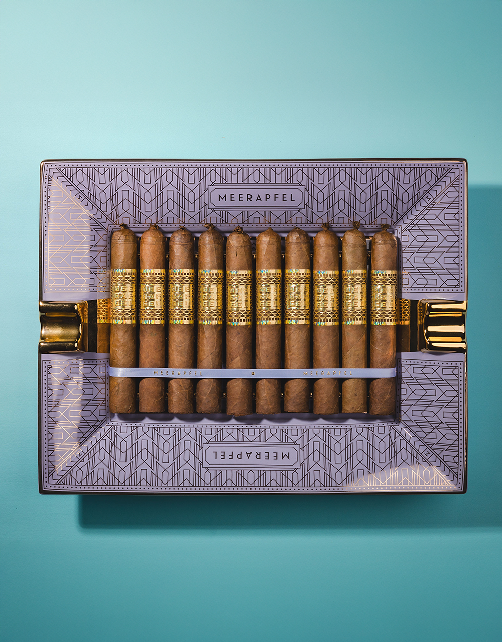 Meerapfel Ernest Double Robusto Box Open