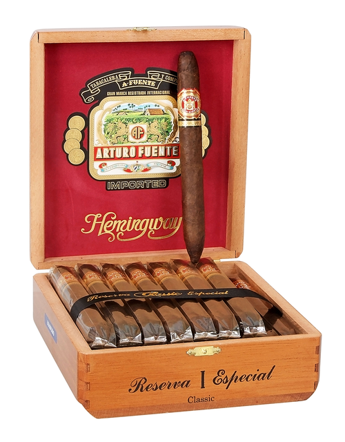 Arturo Fuente Hemingway Classic Maduro Box Open
