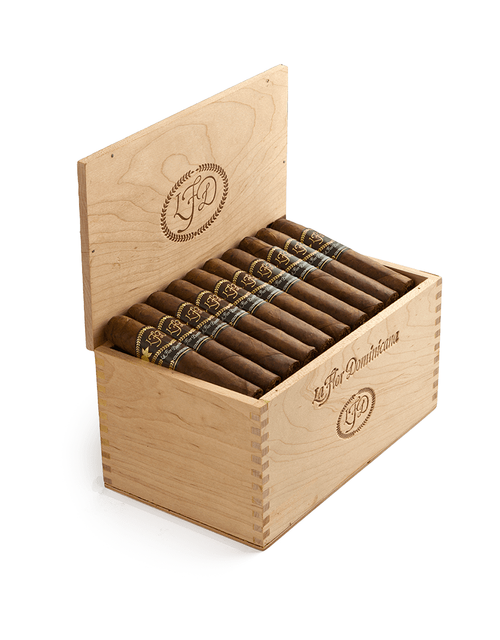 La Flor Dominicana LFD Limited Edition Colorado Oscuro No 3 Box Open
