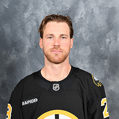 Boston Bruins player Elias Lindholm