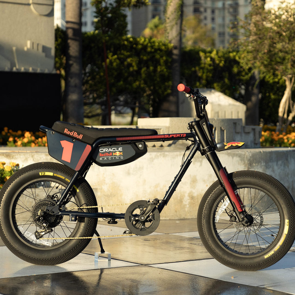 2026 Oracle Red Bull Racing Z Adventure Series