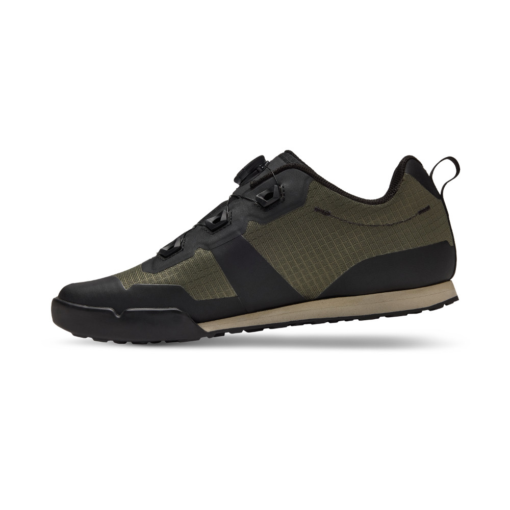 2026 Giro Tracker Shoe | Revolutionbikeshop.com