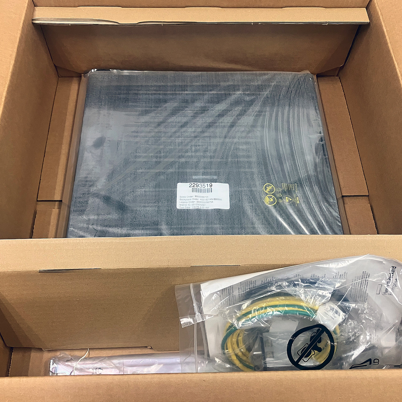 HPe JG894A FlexFabric 5700 48 Port  4xg 2QSFP+ Switch  - HP RENEW BOXED