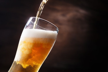 Pouring Beer: Chilled vs. Room Temperature Glasses – Does It Make a Difference?