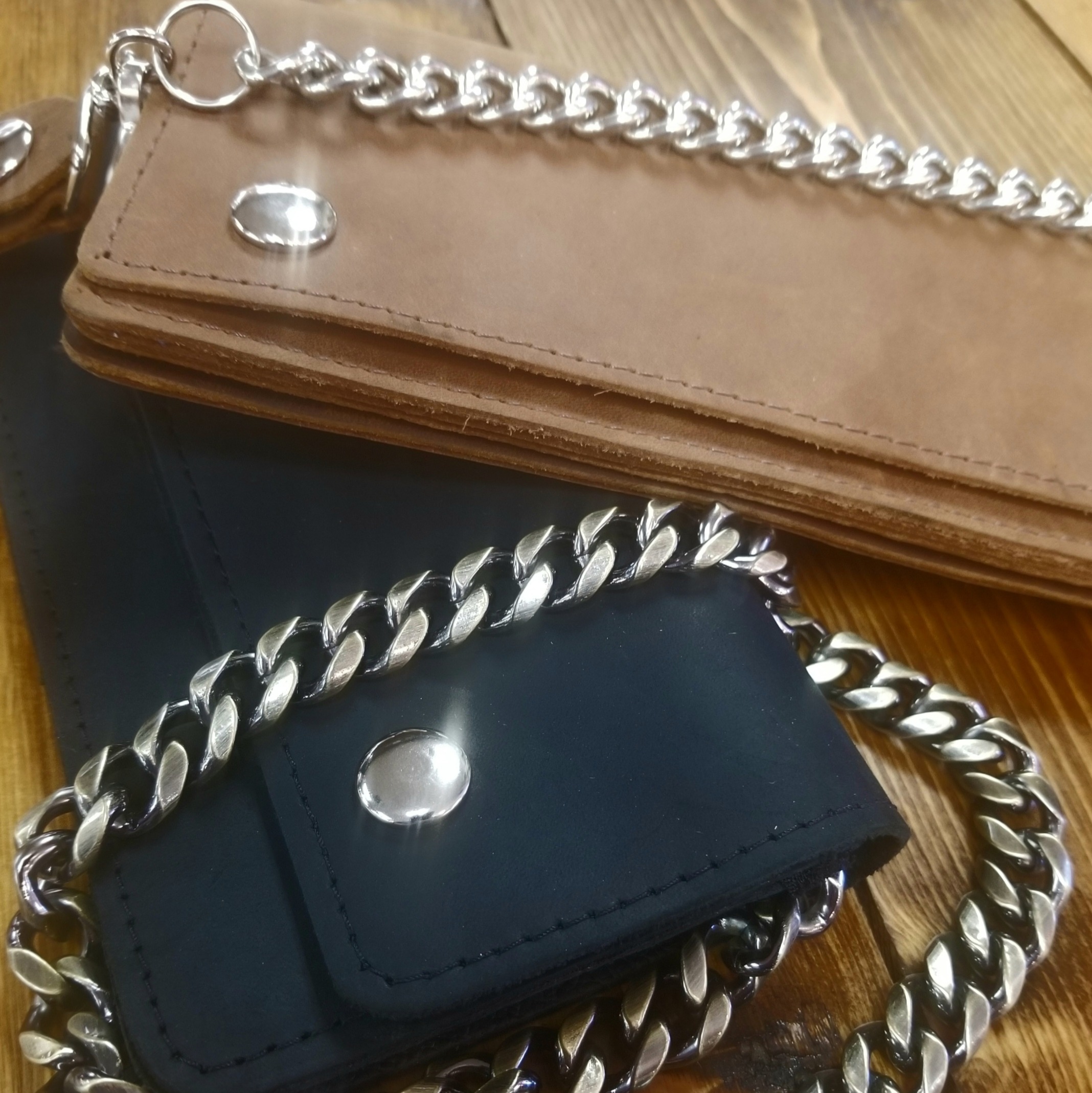 https://ridersbikersupply.com/biker-lifestyle-accessories/wallets-wallet-chains/