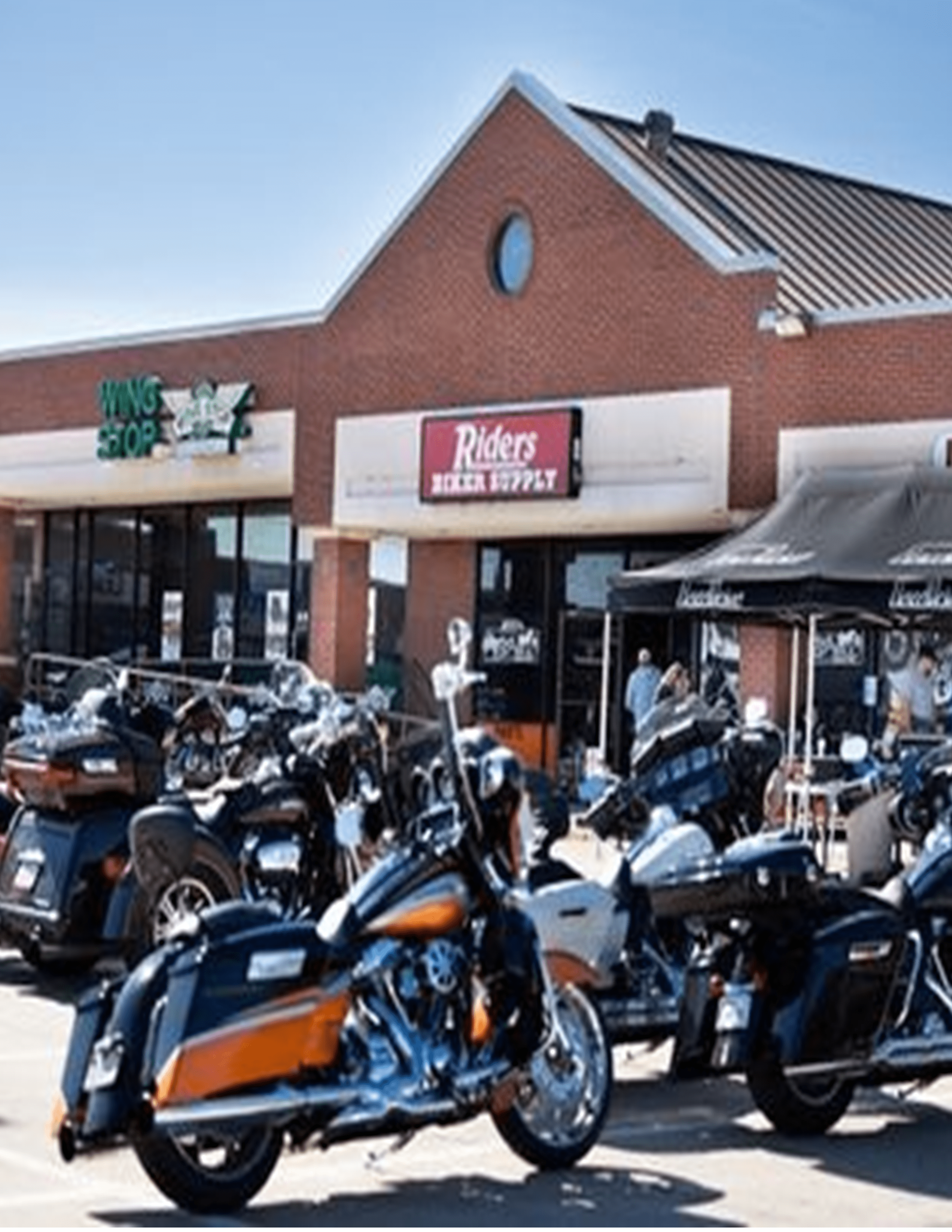 riders-biker-supply-parking-lot.png
