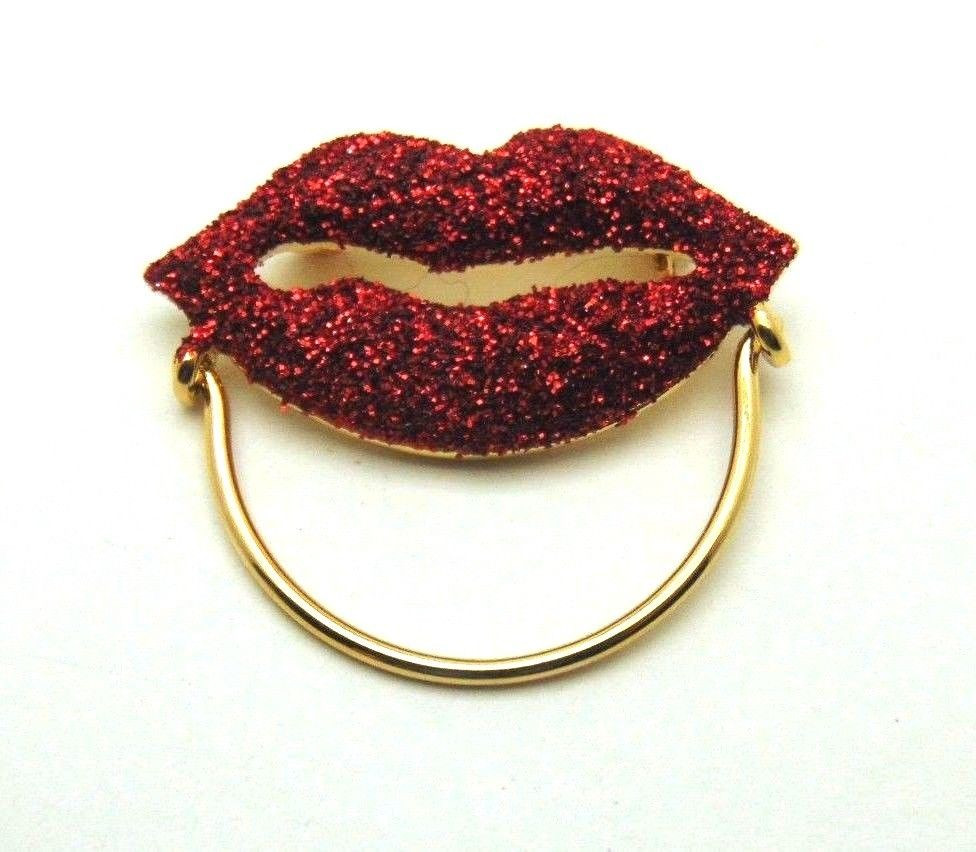 Lips Eyeglass Holder Pin Red l Sunglass Reader