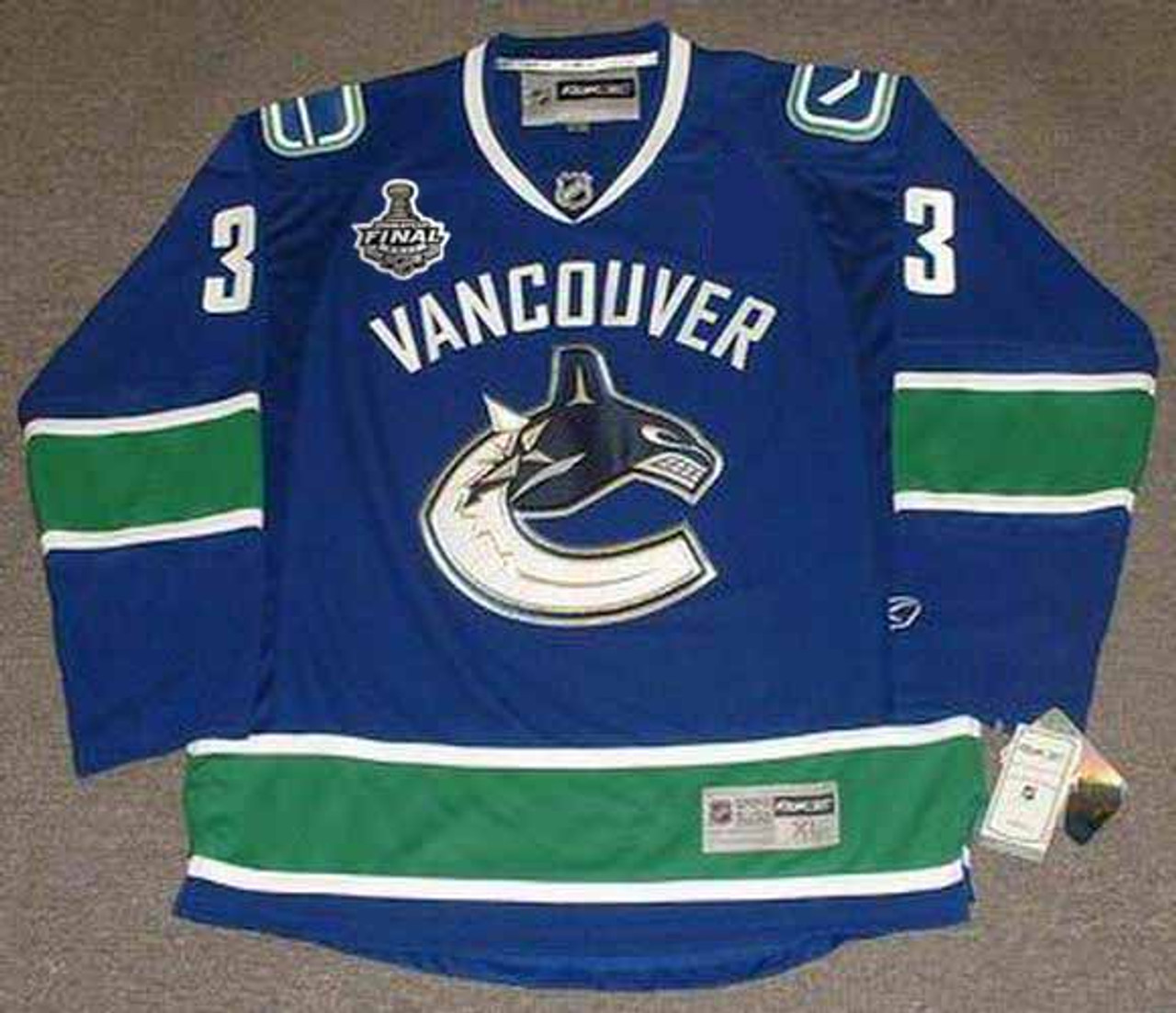 Vancouver Canucks Kevin Bieksa hockey jersey Mens Large Blue Reebok Nhl