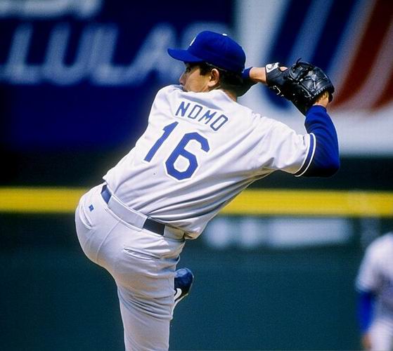 Hideo Nomo baseball card 1995 Topps #40T Rookie (Los Angeles Dodgers)