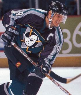 Vintage Starter NHL Anaheim Mighty Ducks Paul Kariya #9 Jersey Size Youth  L/XL.