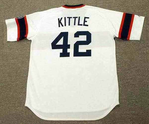 Former Chicago White Sox player Ron Kittle, left, shakes hands