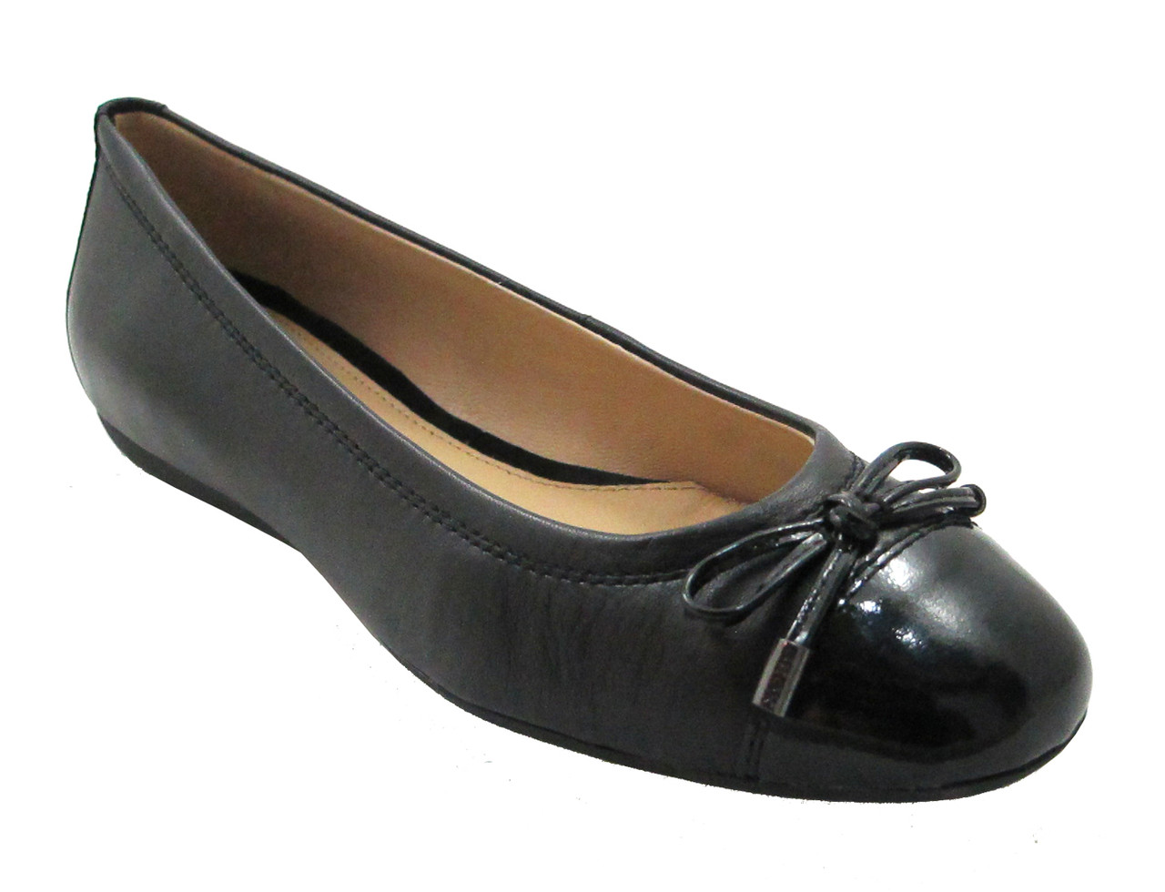 Geox Respira Dlola L - Nappa Patent Leather Flat Ballet shoes in Grey ...