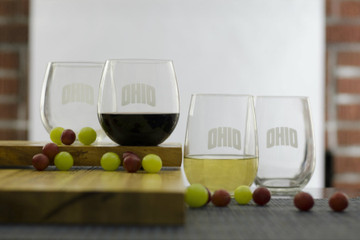 Both Red and White Glasses to enjoy your favorite wine