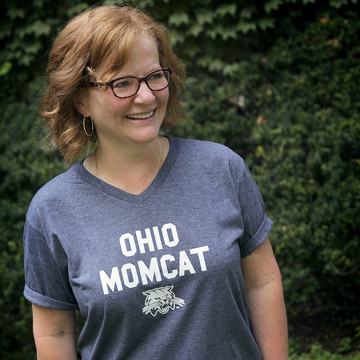 OHIO MOMCAT V-NECK T-SHIRT