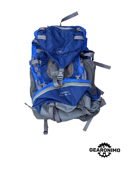 REI Passage 40 Kids Backpack (missing hip buckle) REI Passage 40 Kids Backpack (missing hip buckle)