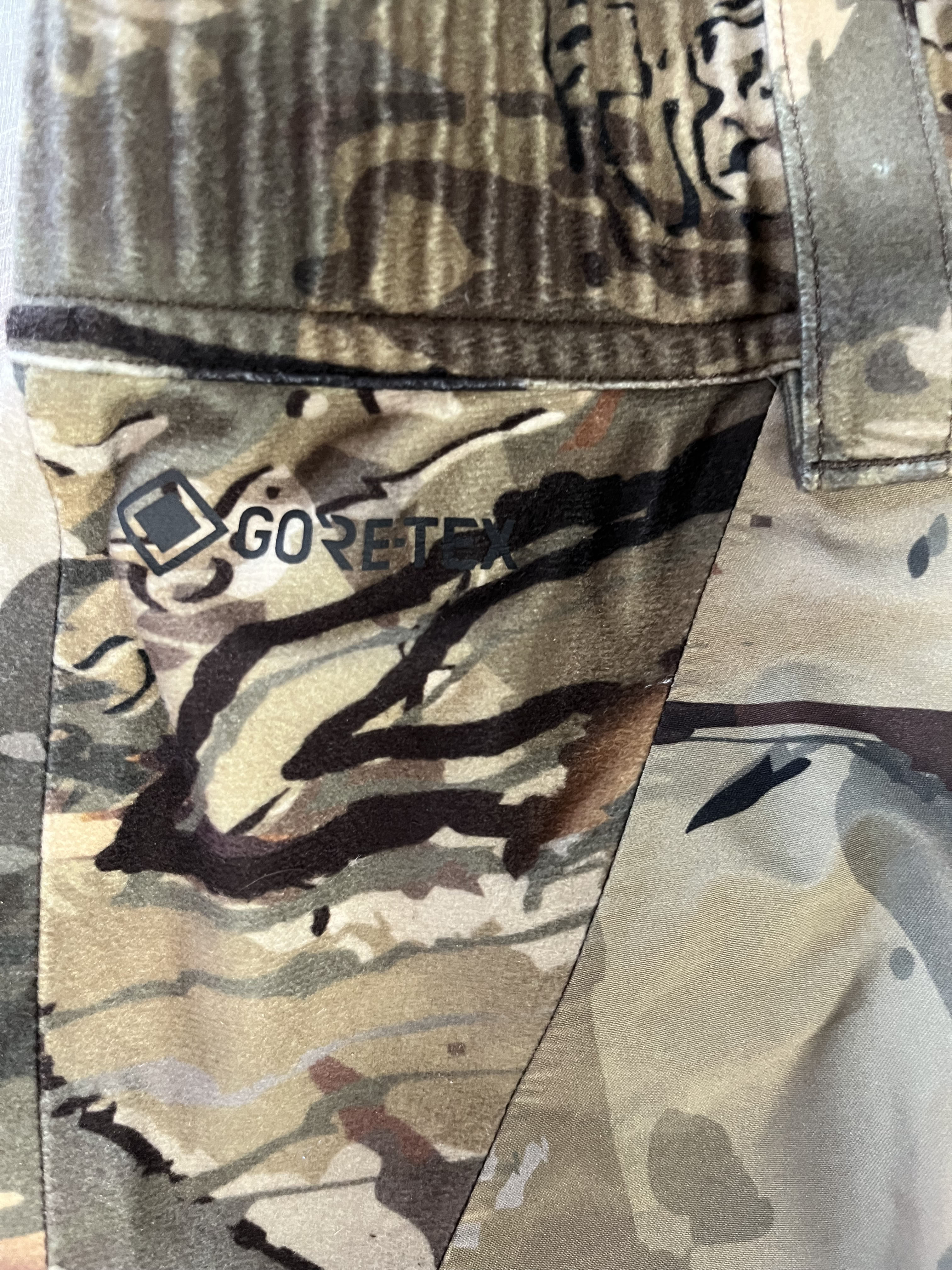 Under Armour GORE-tex rain pants -Mens L