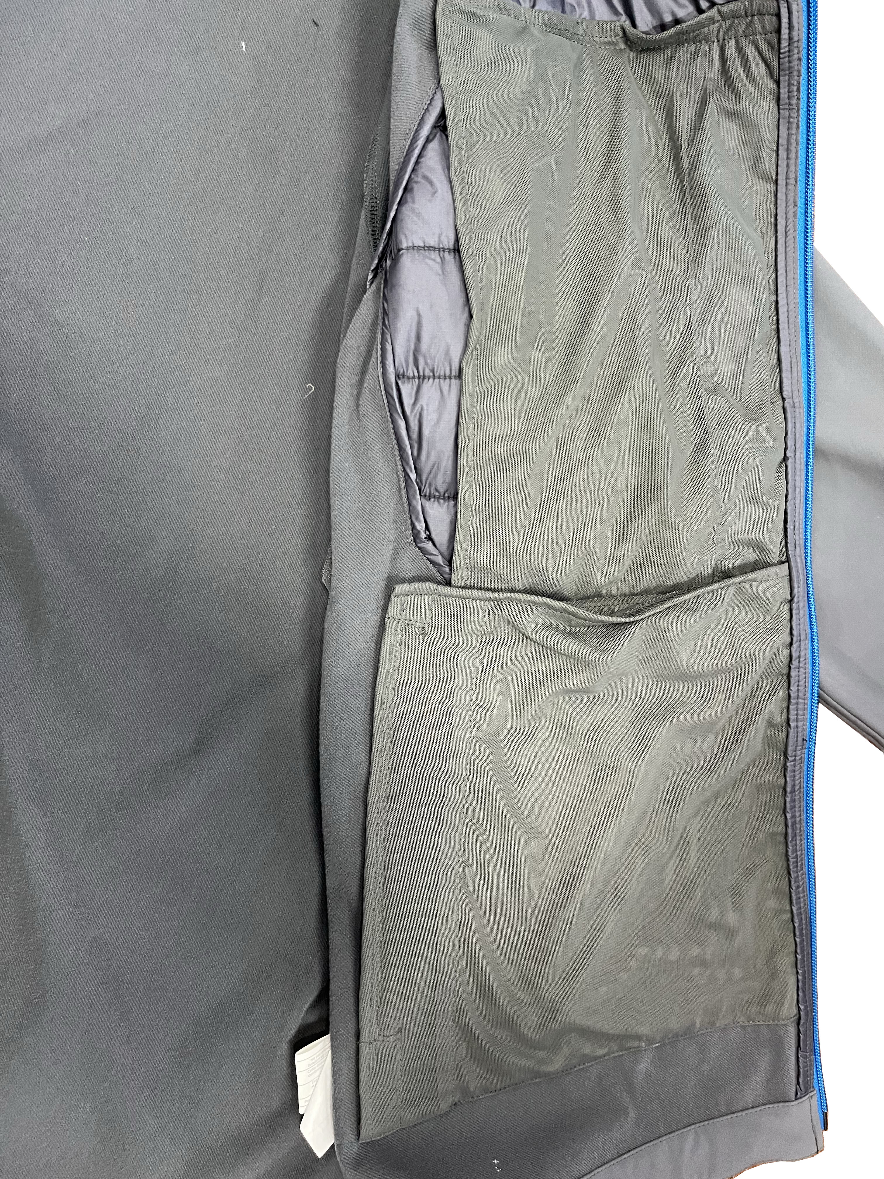 internal mesh pockets