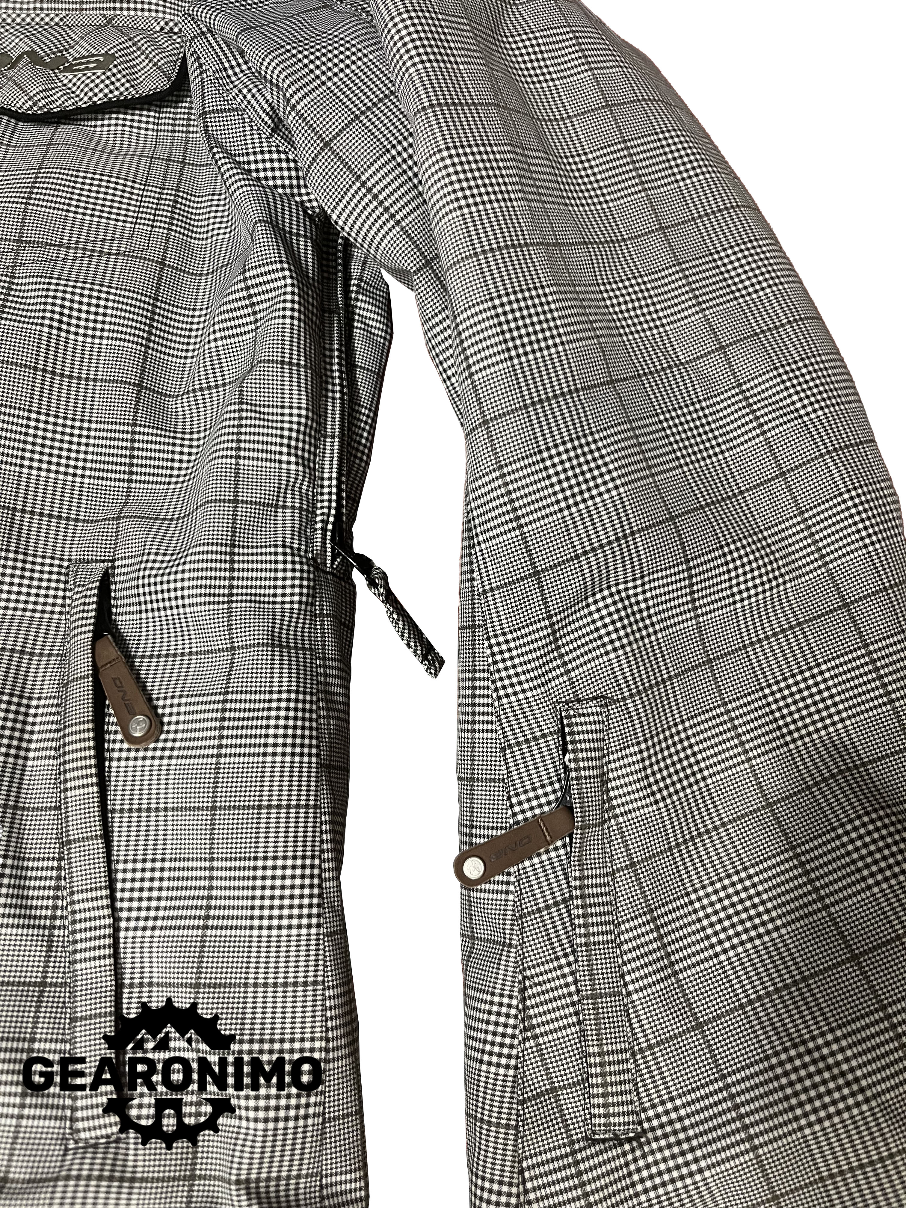 Pit zips and, pass pocket