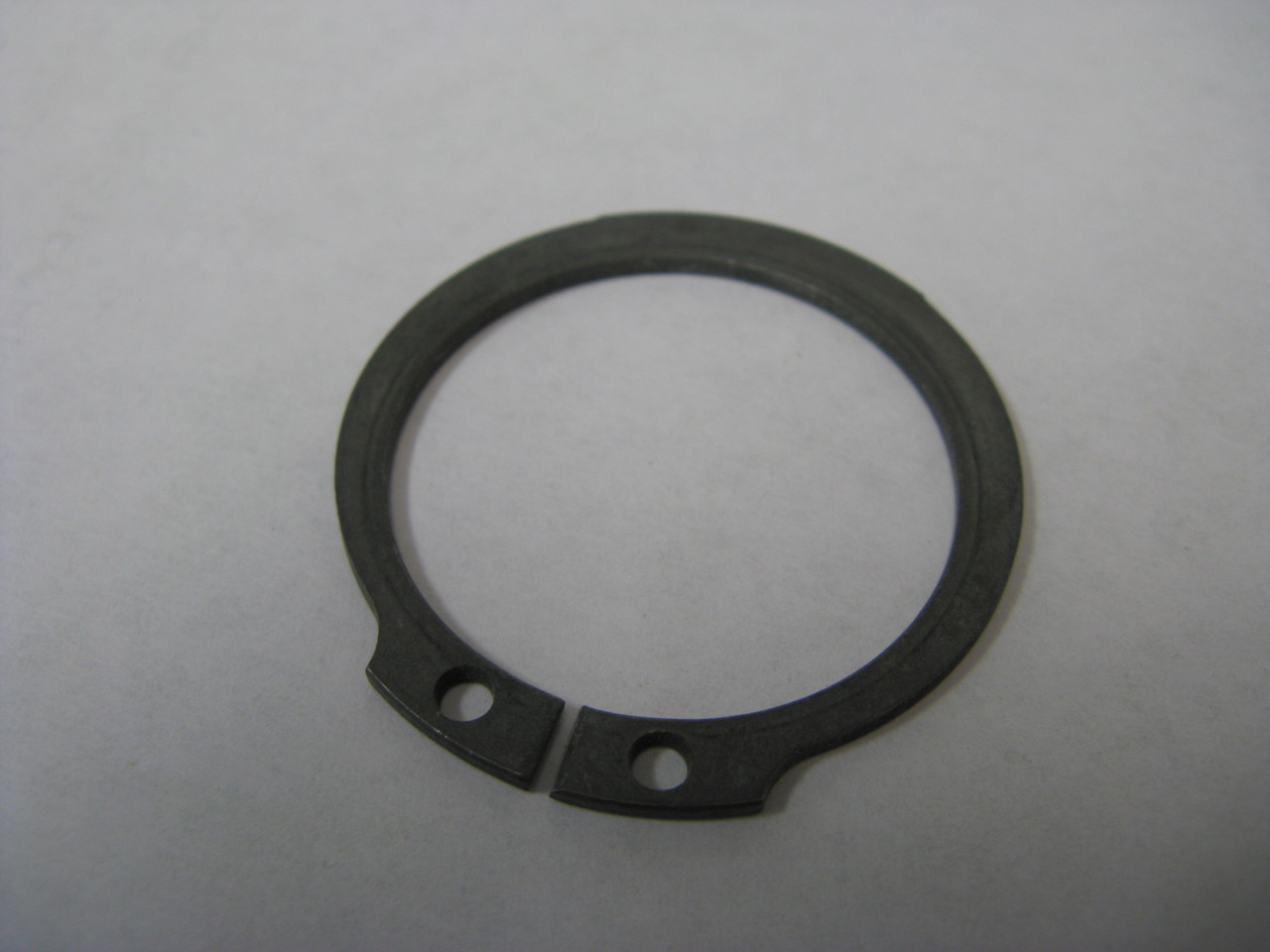 B31021 Snap ring for pulley sheave on Challenger lift.   Fits Challenger Lifts model CLFP-9  CLFP9