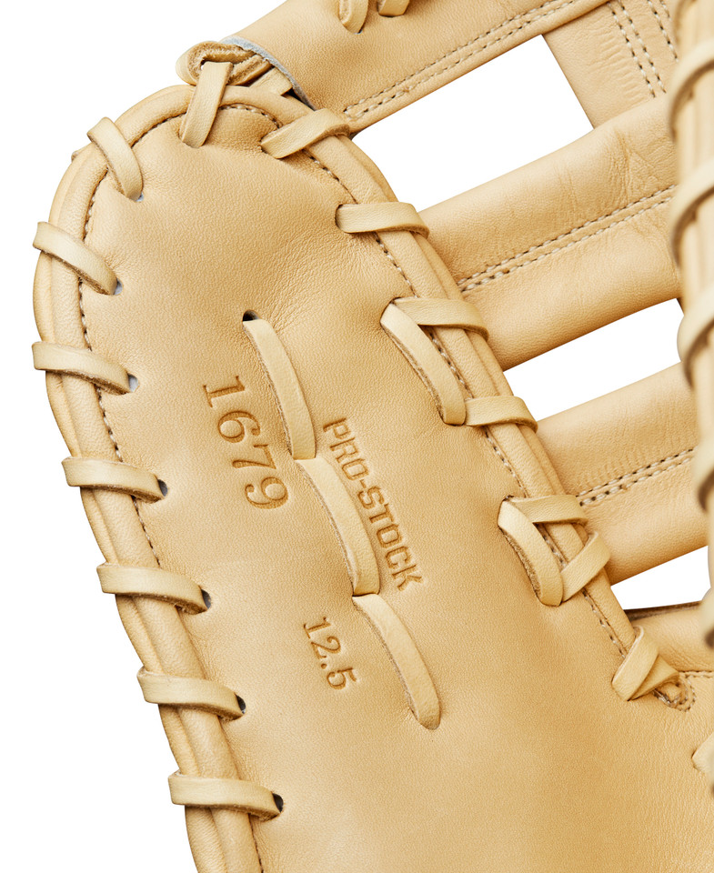Wilson A2000 Classic Series Blonde 12.5 Inch 1679 Baseball First Base Mitt