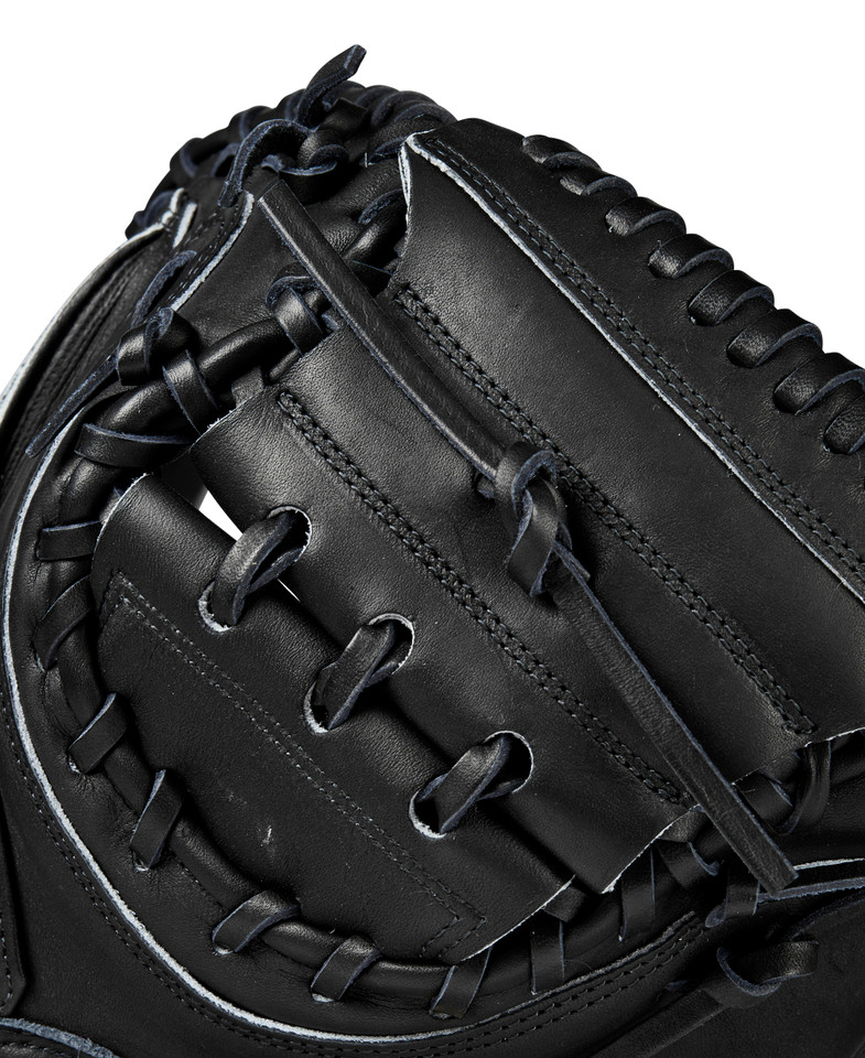 Wilson A2000 Classic Series Black 33.5 Inch M23 Baseball Catcher's Mitt