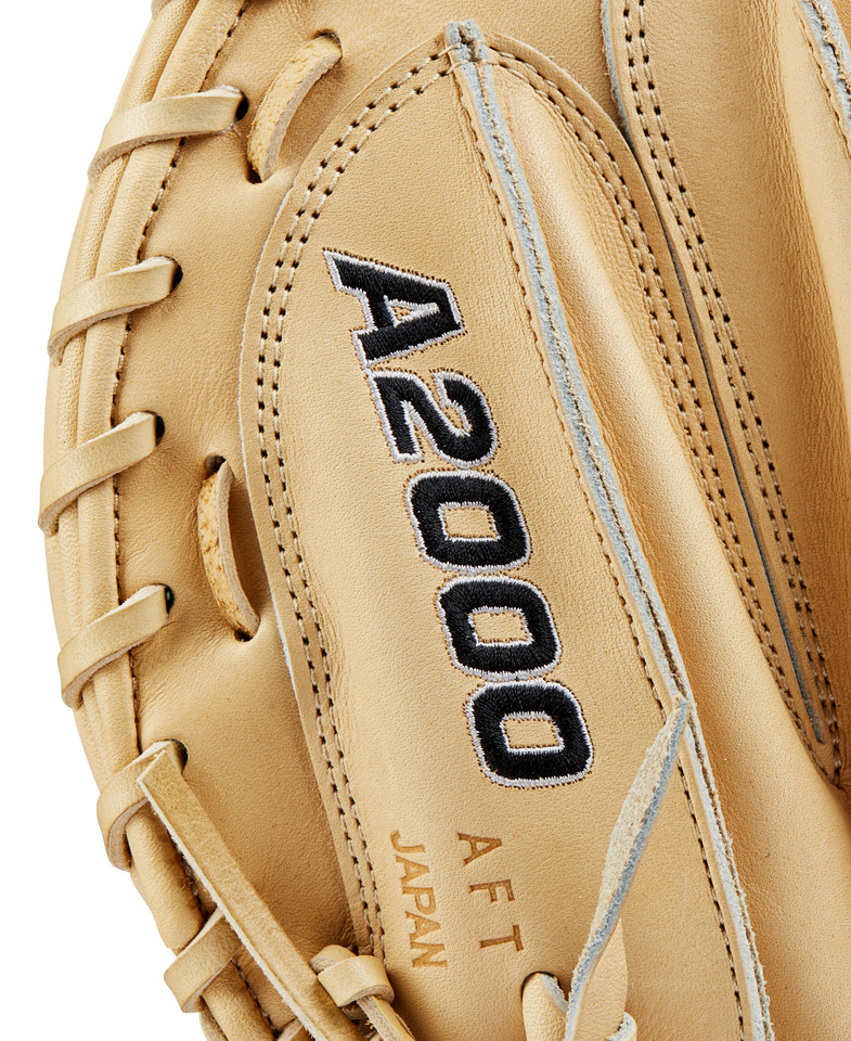 Wilson A2000 Classic Series Blonde 33.5 Inch M23 Baseball Catcher's Mitt