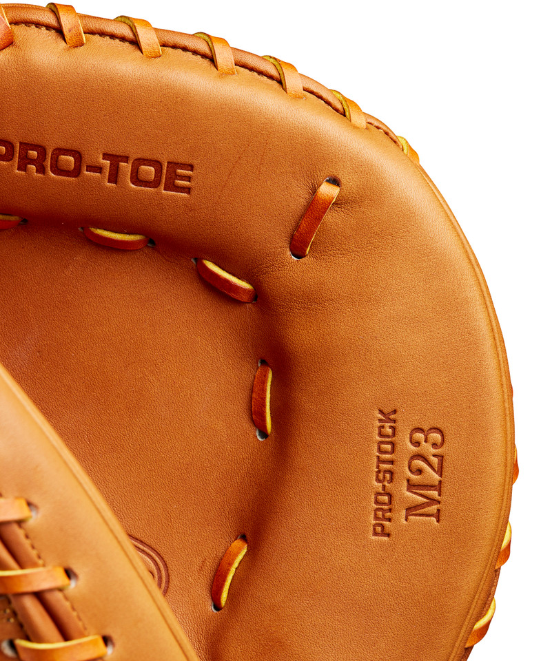 Wilson A2000 Classic Series Saddle Tan 33.5 Inch M23 Baseball Catcher's Mitt