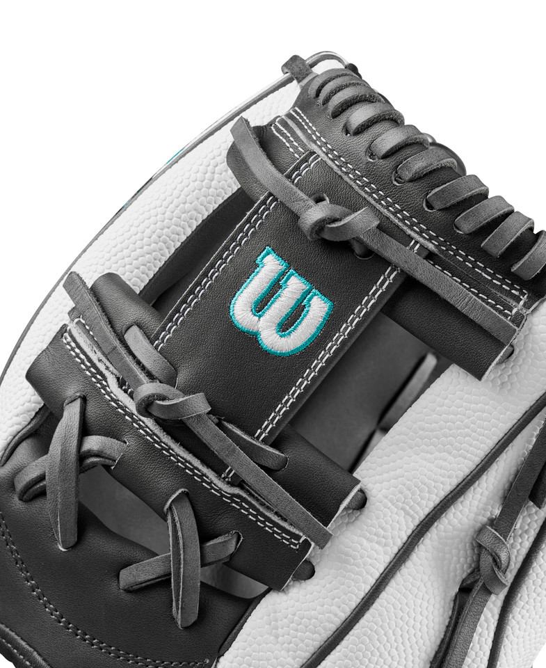 Wilson 2025 A2000 Classic Series 11.75 Inch H75 Fastpitch Softball Glove